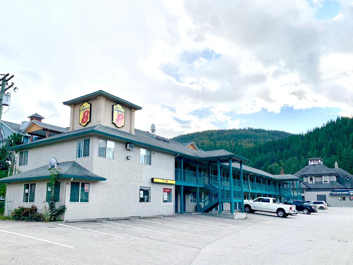 Super 8 By Wyndham Sicamous Hotel Luaran gambar