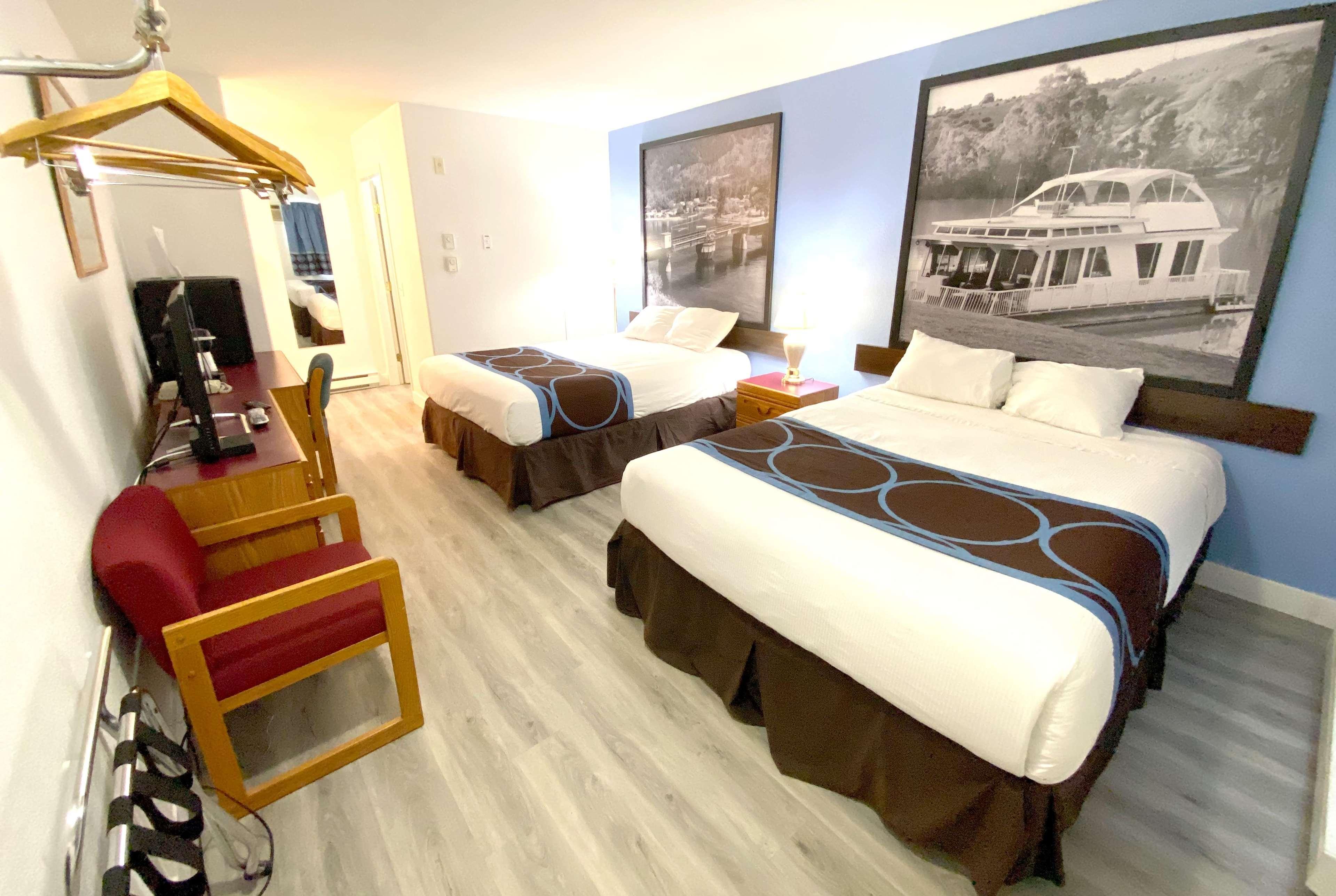 Super 8 By Wyndham Sicamous Hotel Luaran gambar
