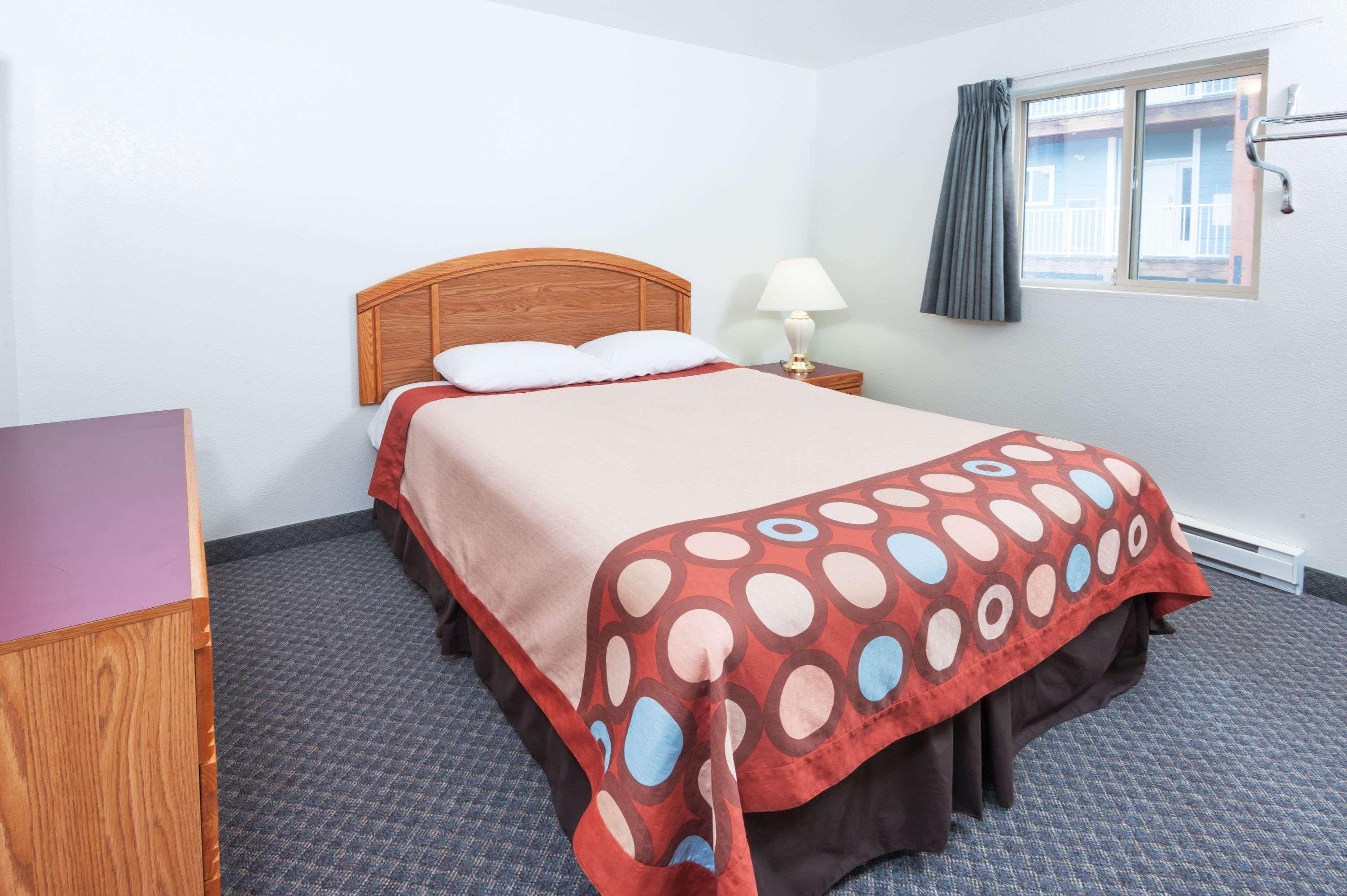 Super 8 By Wyndham Sicamous Hotel Luaran gambar