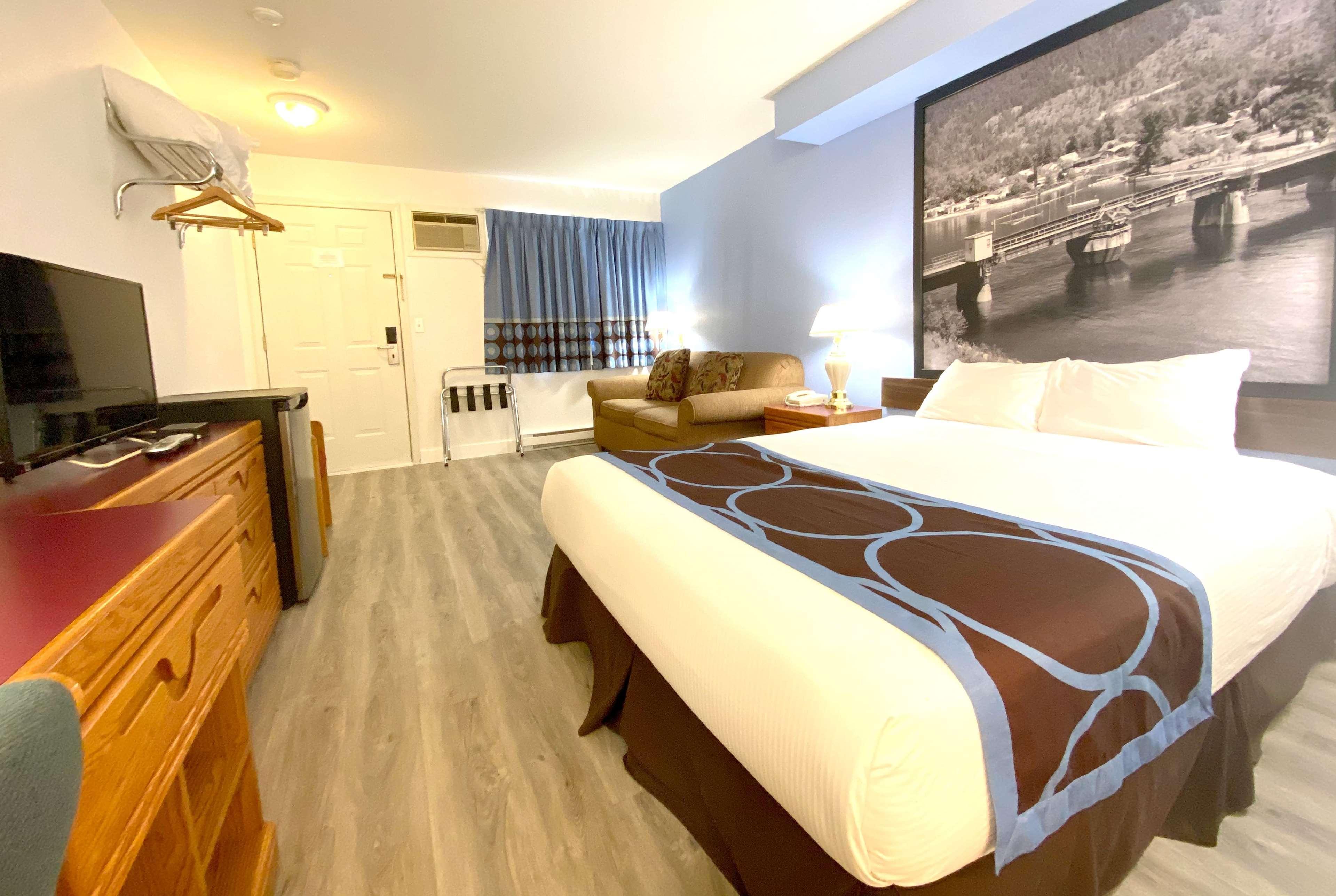 Super 8 By Wyndham Sicamous Hotel Luaran gambar