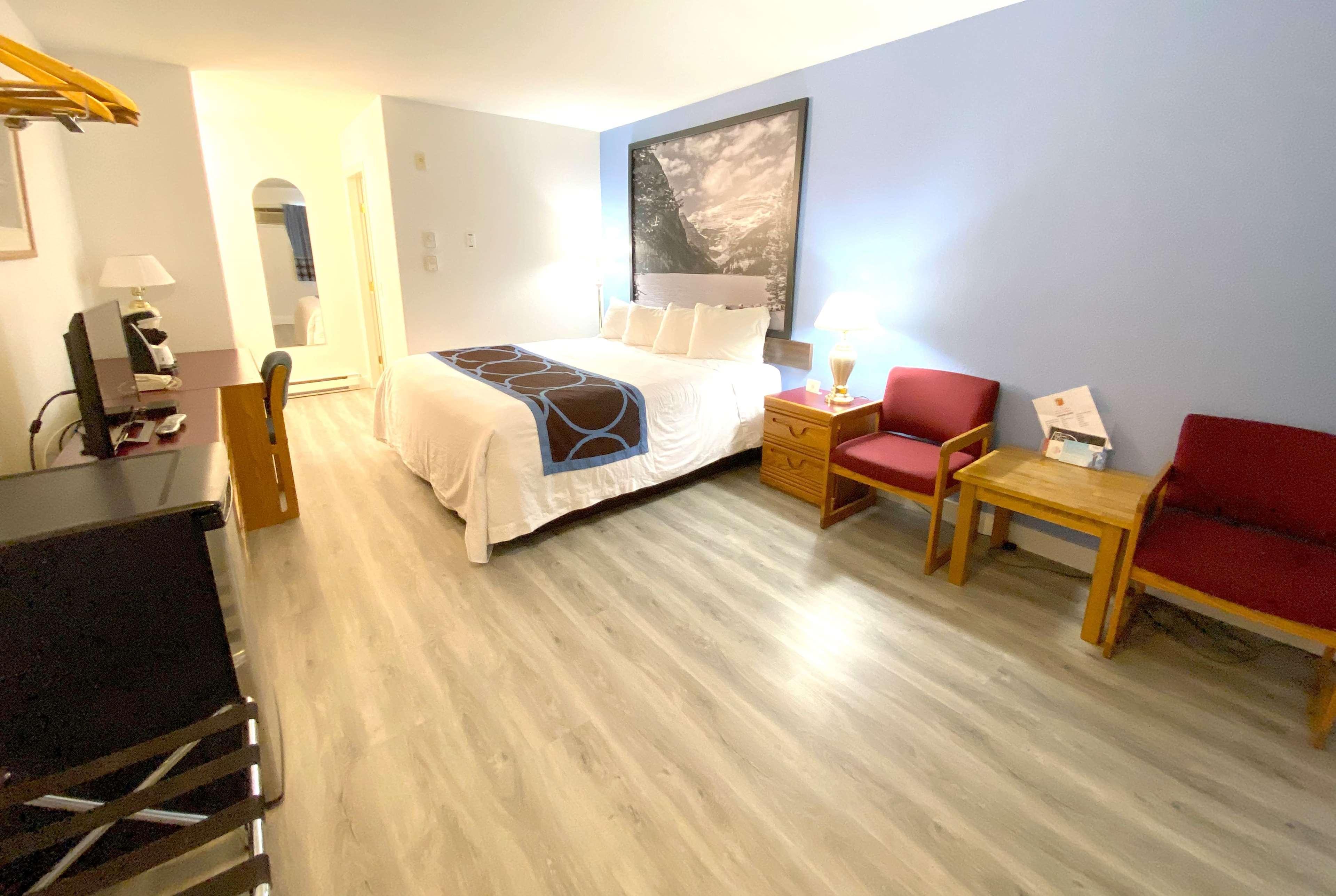 Super 8 By Wyndham Sicamous Hotel Luaran gambar