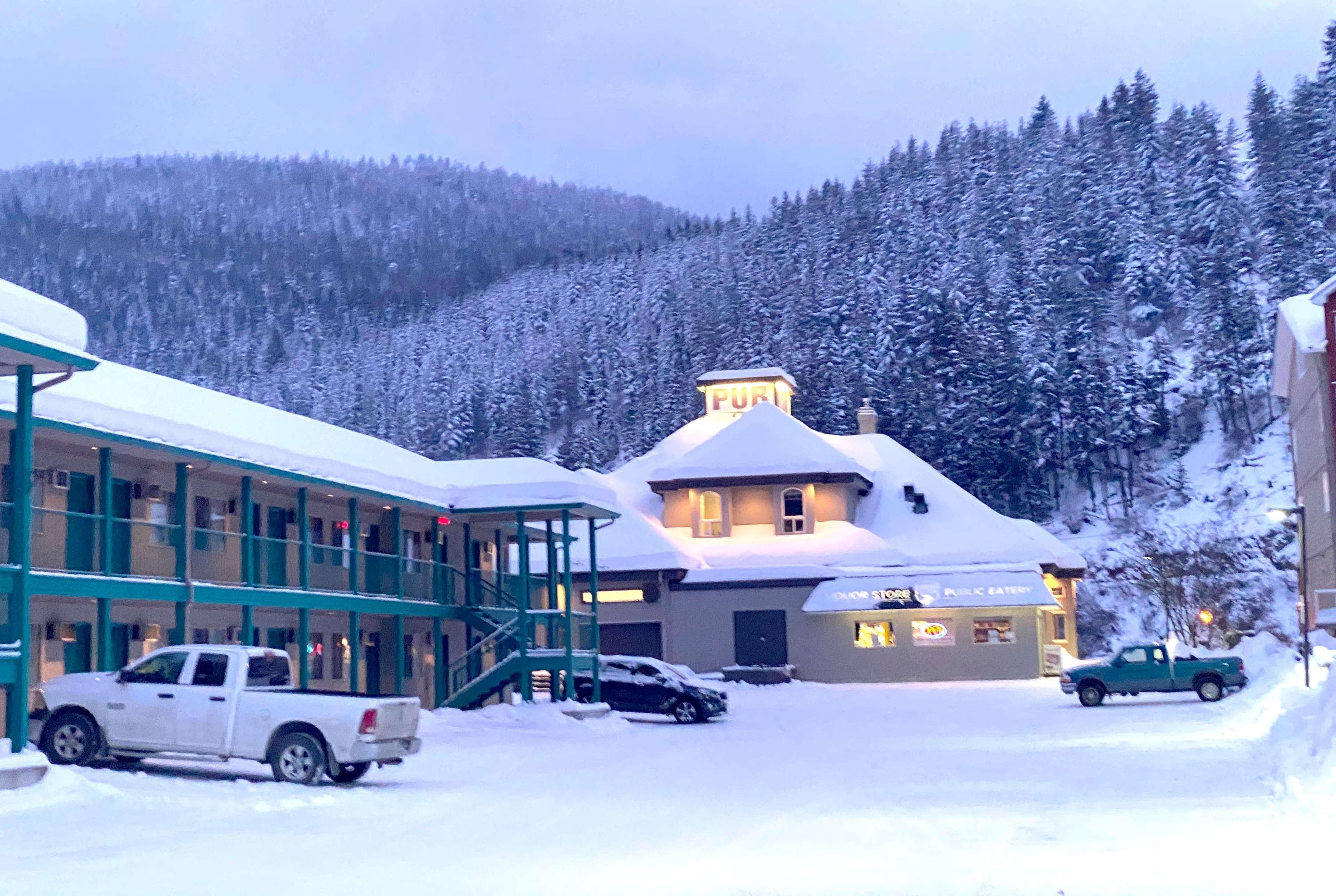 Super 8 By Wyndham Sicamous Hotel Luaran gambar