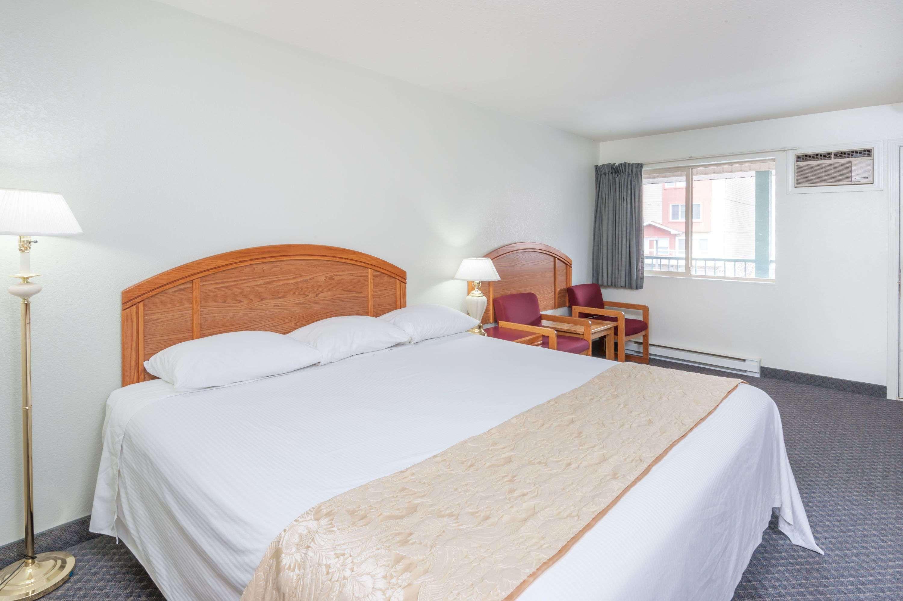 Super 8 By Wyndham Sicamous Hotel Luaran gambar