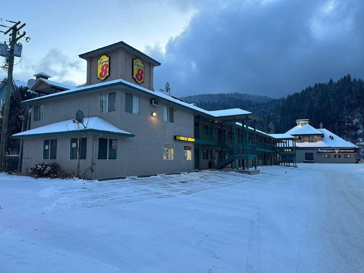 Super 8 By Wyndham Sicamous Hotel Luaran gambar