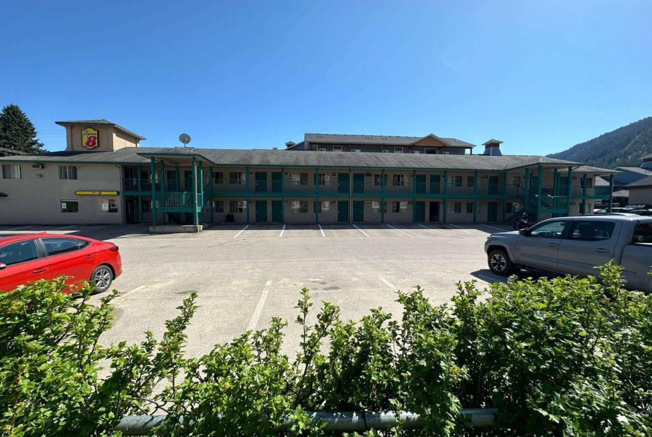 Super 8 By Wyndham Sicamous Hotel Luaran gambar