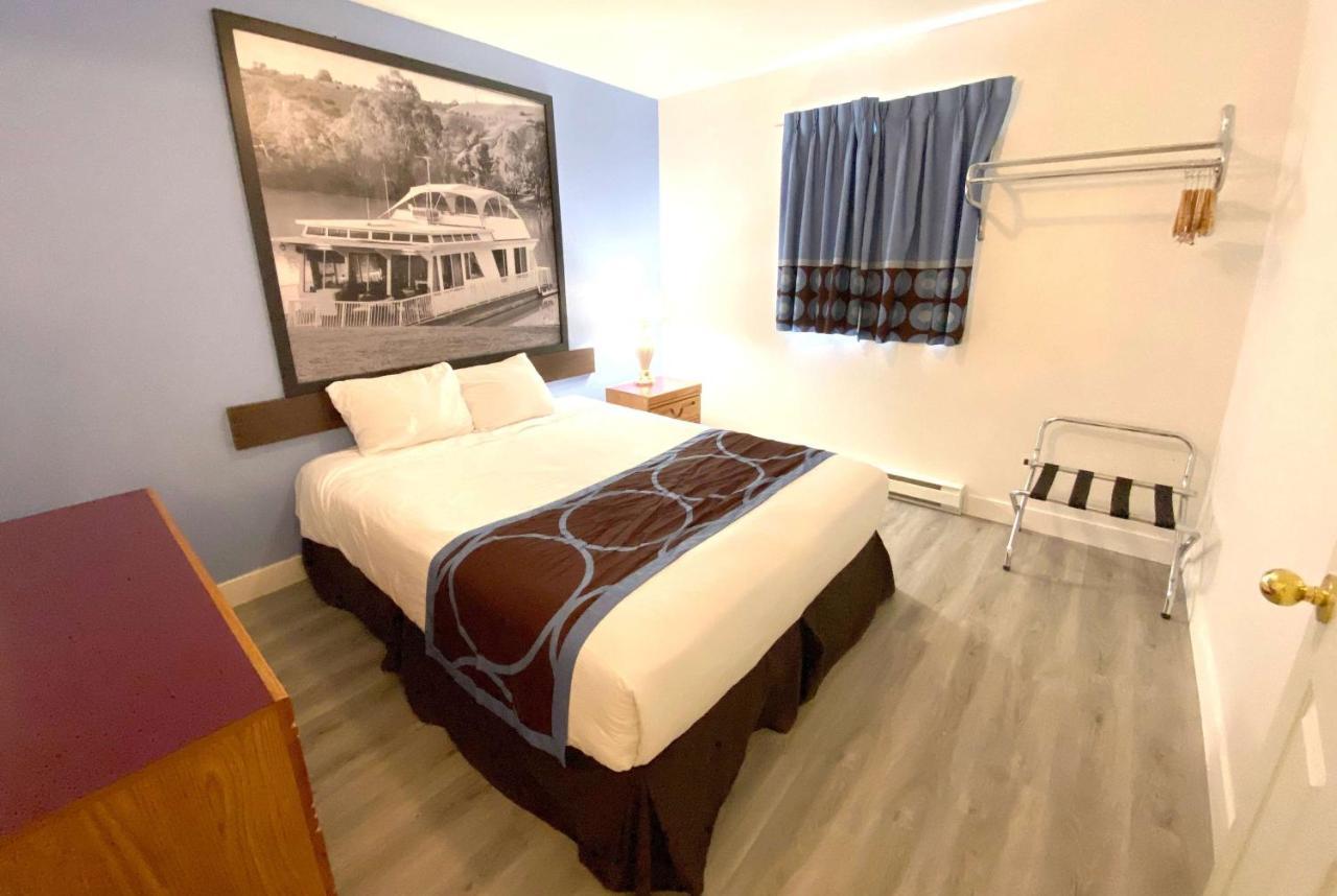 Super 8 By Wyndham Sicamous Hotel Luaran gambar
