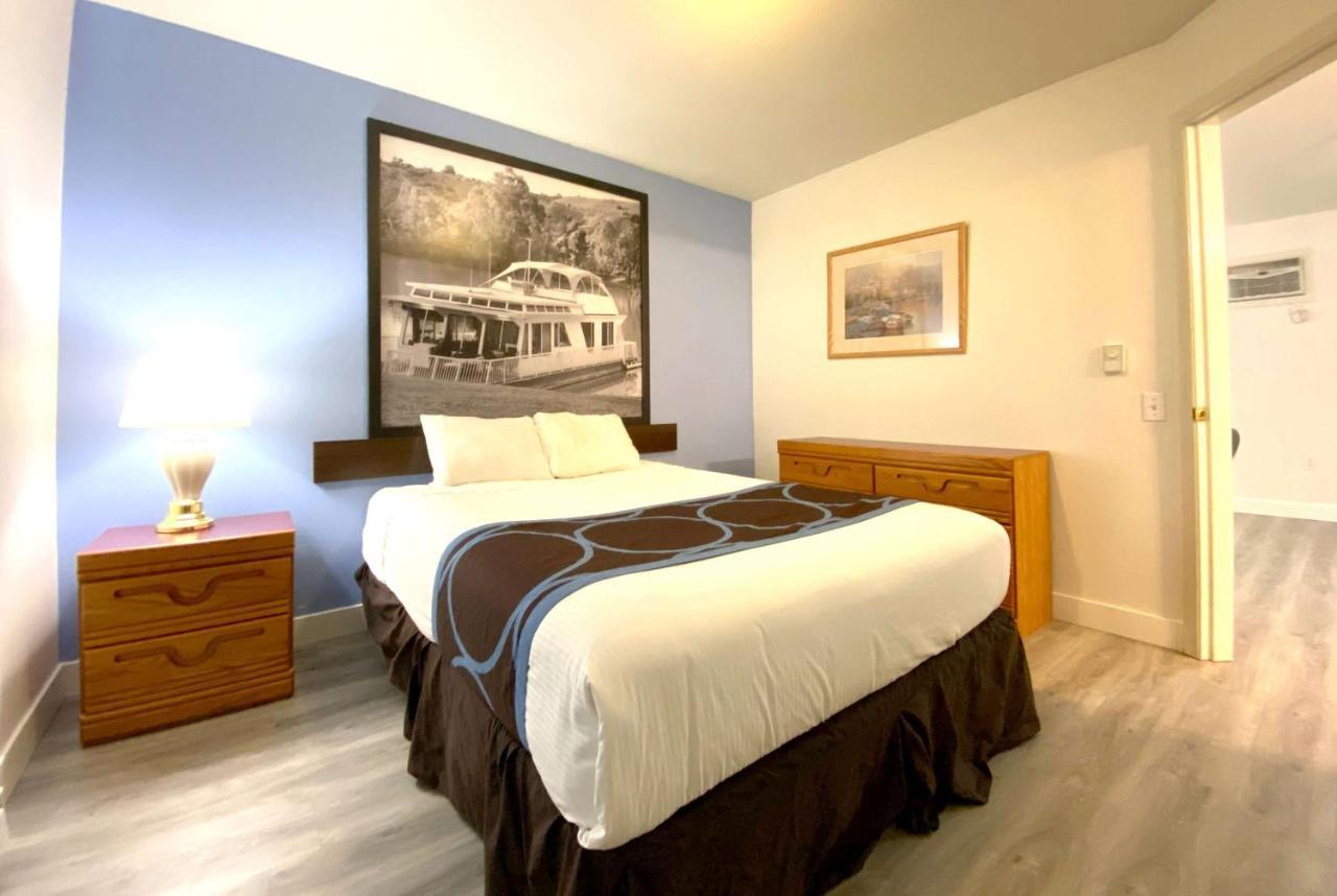 Super 8 By Wyndham Sicamous Hotel Luaran gambar