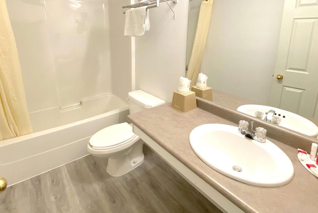 Super 8 By Wyndham Sicamous Hotel Luaran gambar