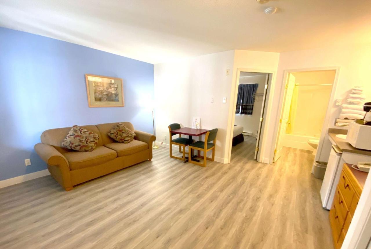 Super 8 By Wyndham Sicamous Hotel Luaran gambar