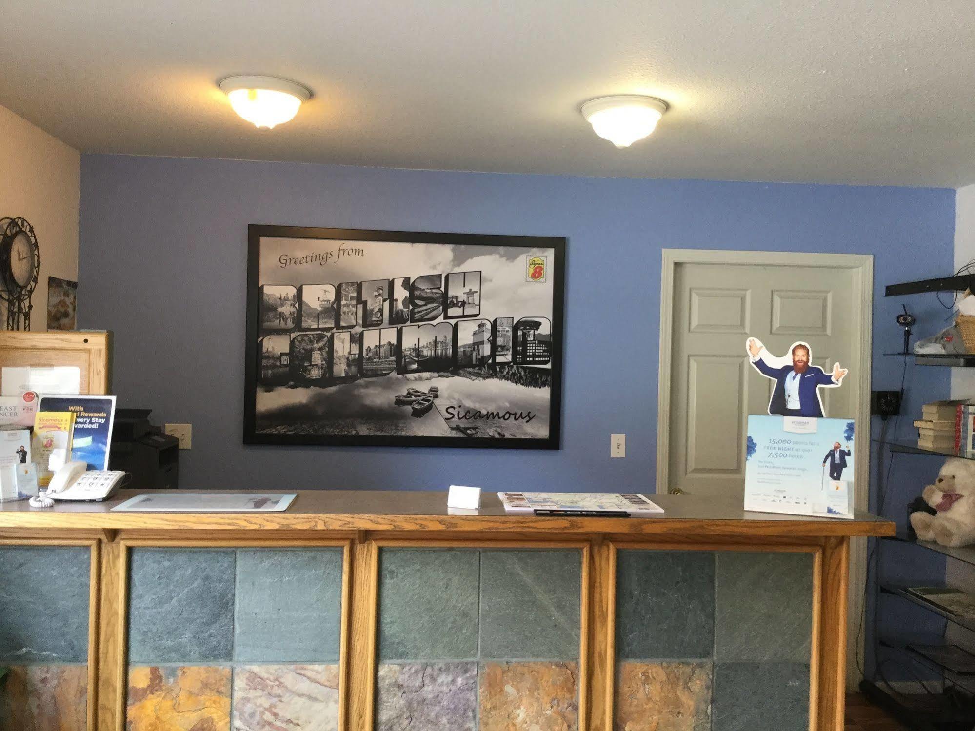 Super 8 By Wyndham Sicamous Hotel Luaran gambar