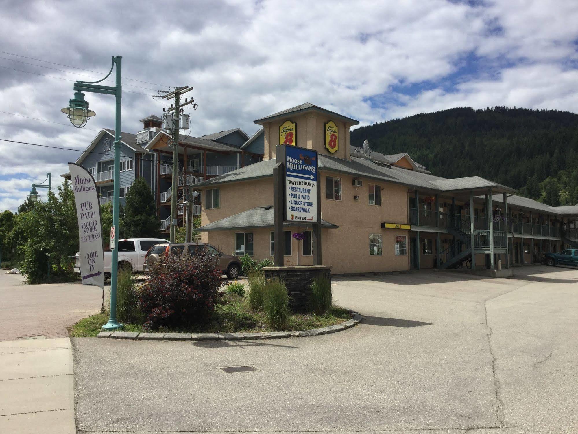 Super 8 By Wyndham Sicamous Hotel Luaran gambar