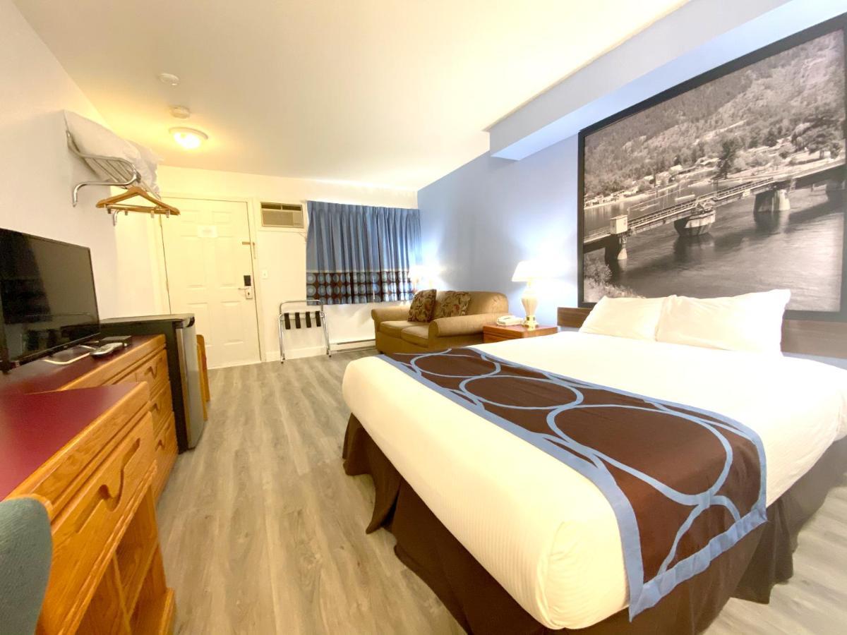 Super 8 By Wyndham Sicamous Hotel Luaran gambar