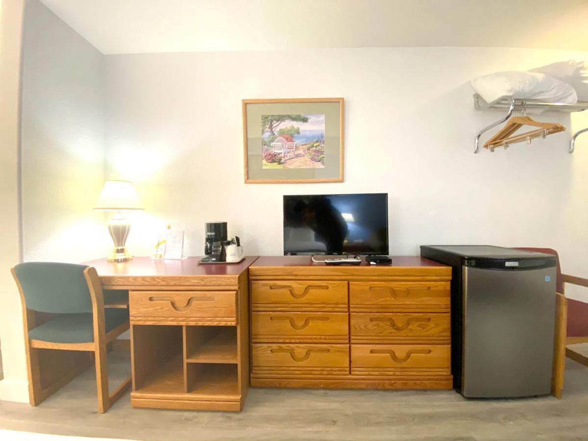 Super 8 By Wyndham Sicamous Hotel Luaran gambar