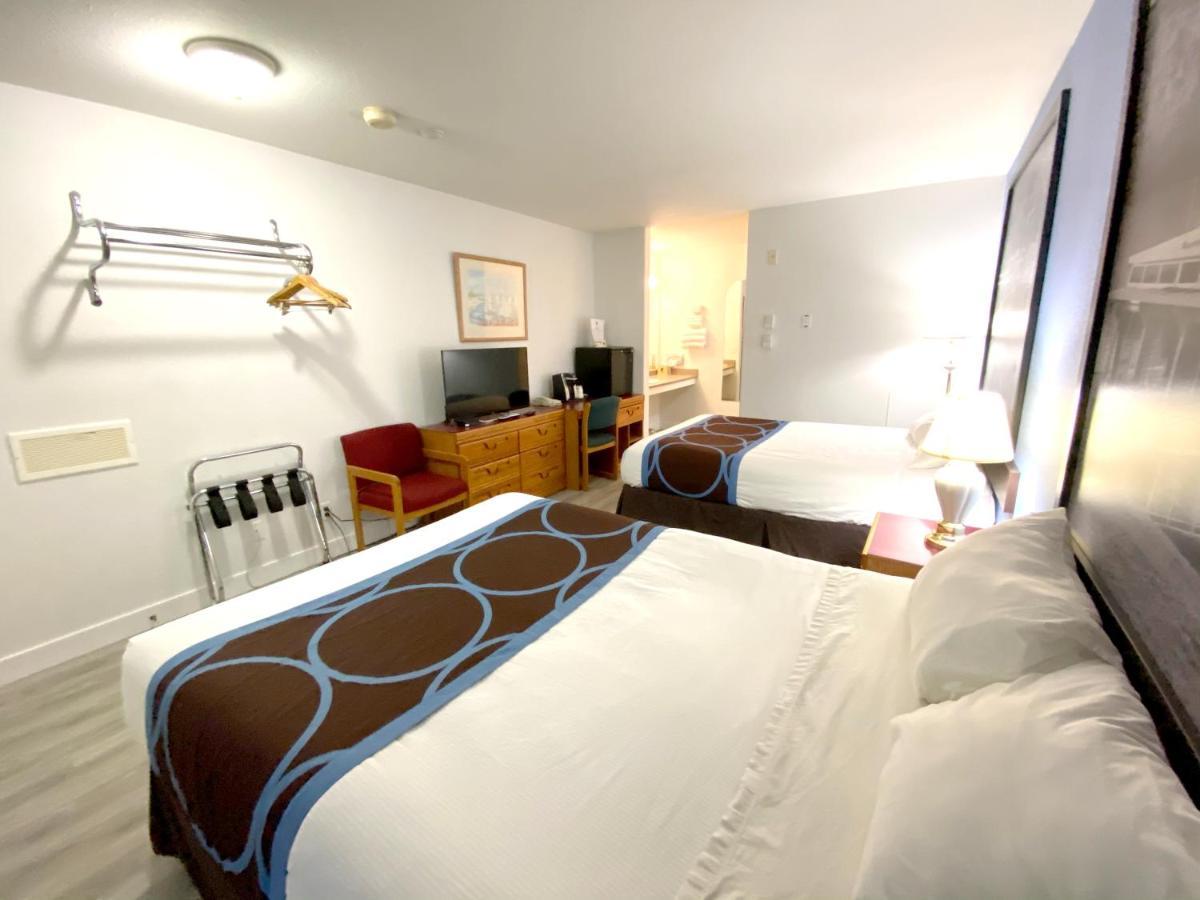 Super 8 By Wyndham Sicamous Hotel Luaran gambar
